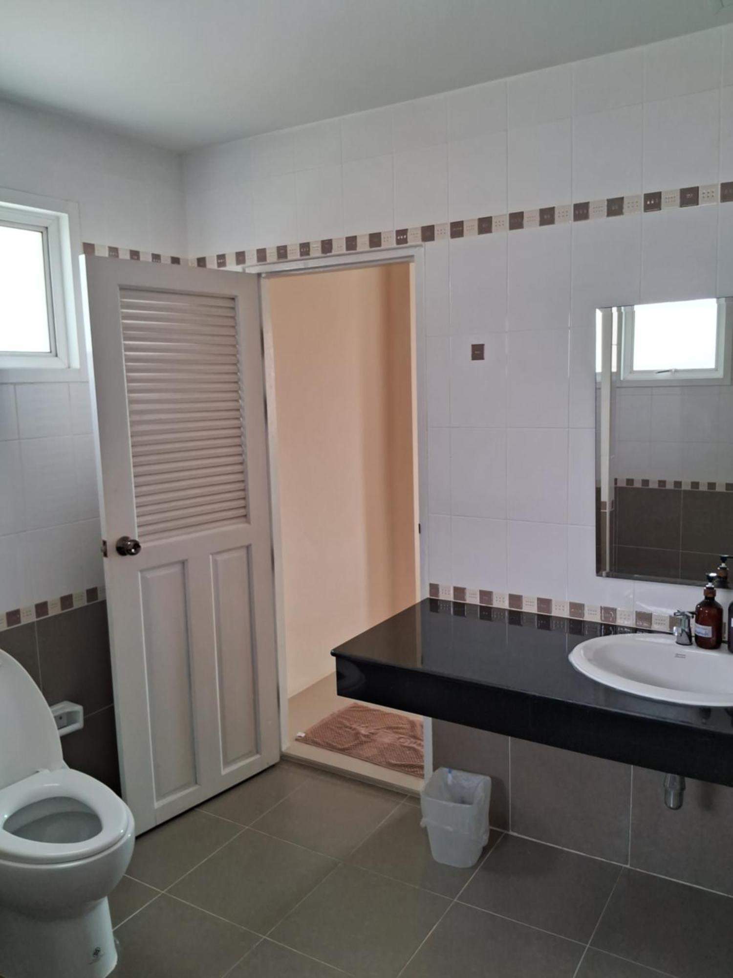 เคทู เกสเฮาส์ Hotell Chonburi Exteriör bild